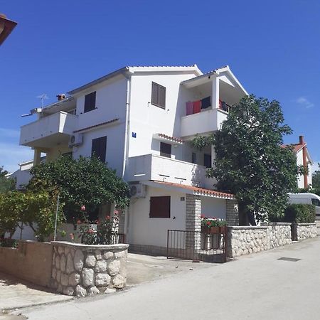 Apartmani Karuza Novalja Exterior photo